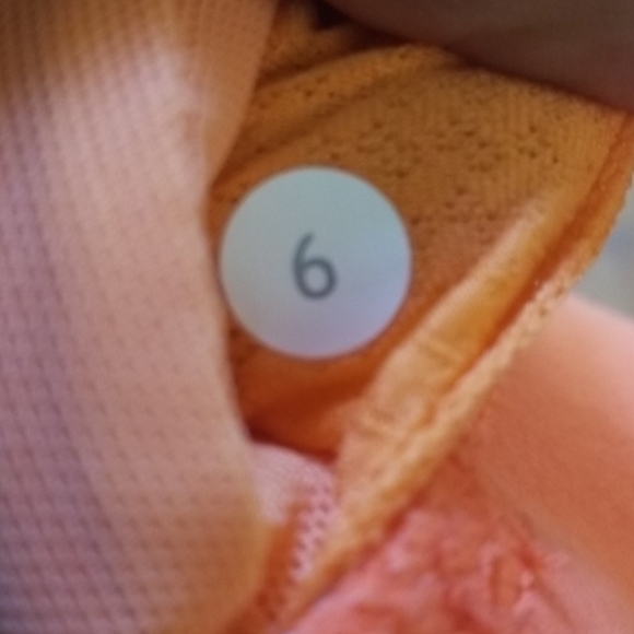 LULULEMON BRA TANK SIZE 6 - Picture 4 of 4